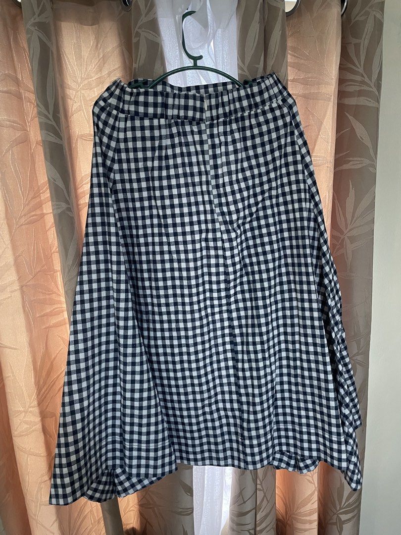 long plaid skirt (Category: Skirts) located in Taytay. Submitted by nixyii (Listing ID 1469442028, Image 2). Description: around size 25, but its gartered at the back made in korea 💷 gcash, bpi, cash on delivery (lalamove), cash on meetup 📦 jnt, same day delivery 📍taytay (weekends), qc (weekdays).