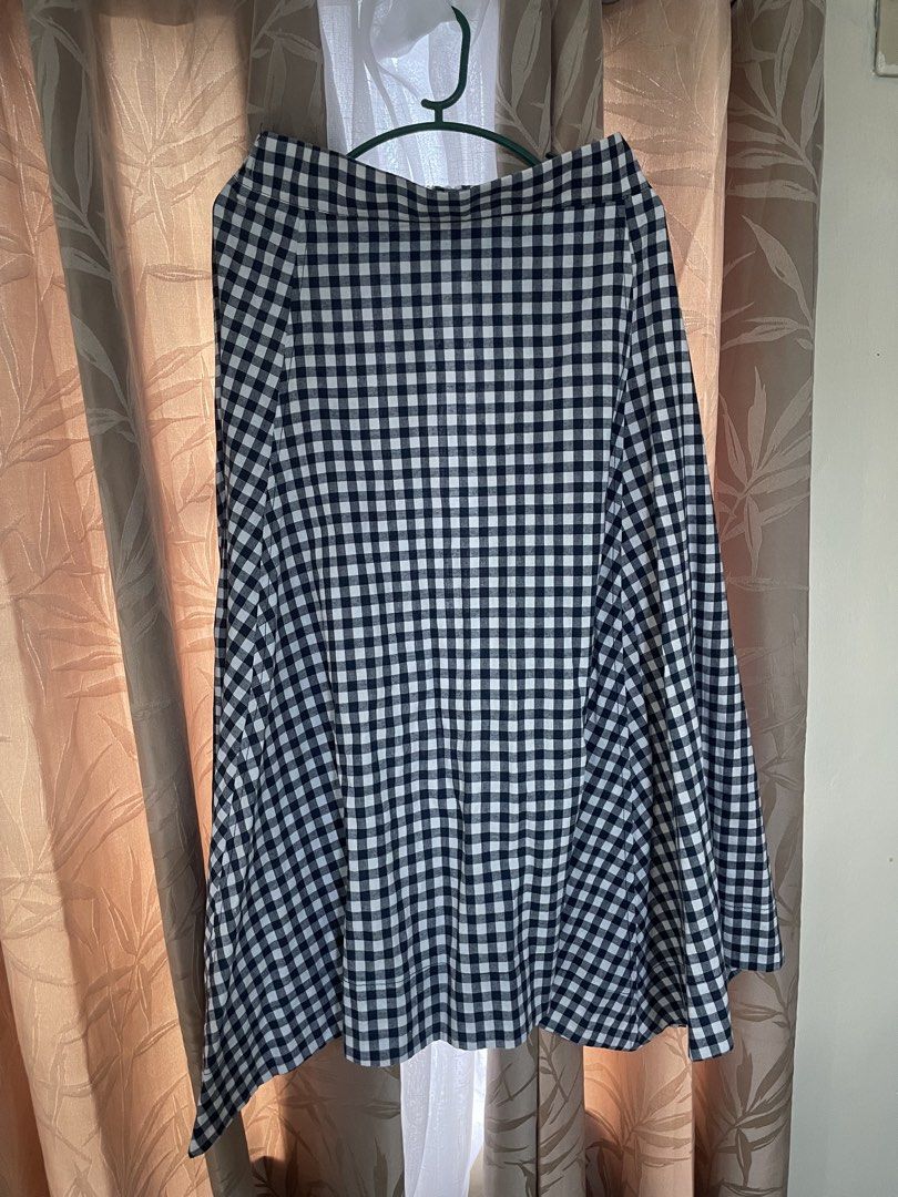 long plaid skirt (Category: Skirts) located in Taytay. Submitted by nixyii (Listing ID 1469442028, Image 1). Description: around size 25, but its gartered at the back made in korea 💷 gcash, bpi, cash on delivery (lalamove), cash on meetup 📦 jnt, same day delivery 📍taytay (weekends), qc (weekdays).