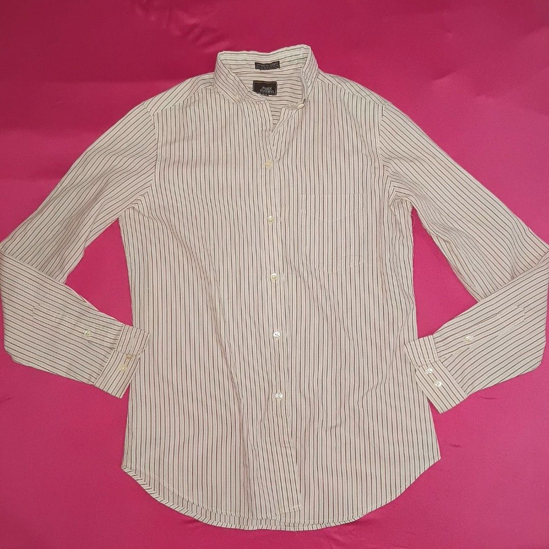 Long Sleeve polo shirt (Category: Longsleeves) located in Manila. Submitted by twentyfifthbymaria (Listing ID 1469414120, Image 1). Description: HELP ME DECLUTTER MY CLOSET♡.