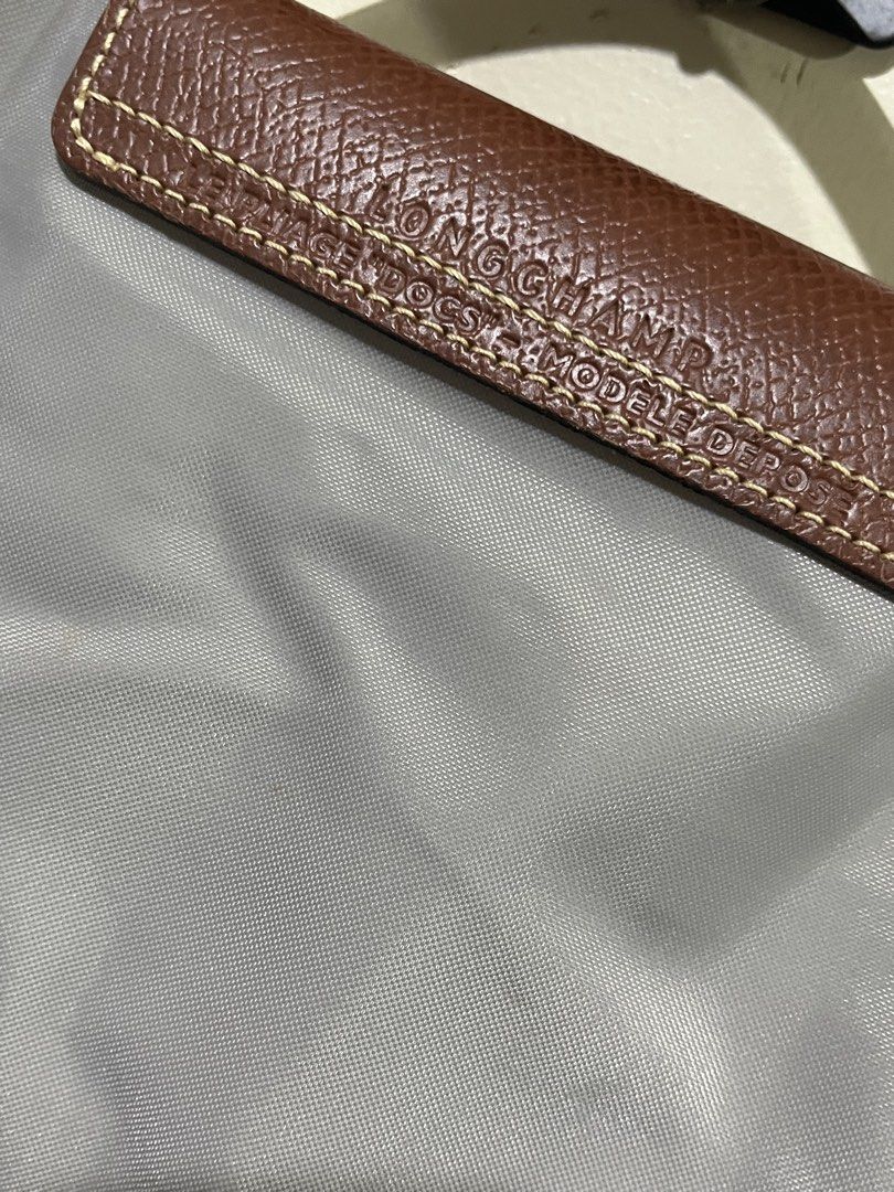 Longchamp Document Holder Briefcase Laptop Bag (Category: Luxury Bags & Wallets) located in Taguig. Submitted by lil.ac (Listing ID 1469408281, Image 2). Description: Storebought. No flaws. Rarely used. Fits up to 17in laptop with space Sturdy. Can be document case too.