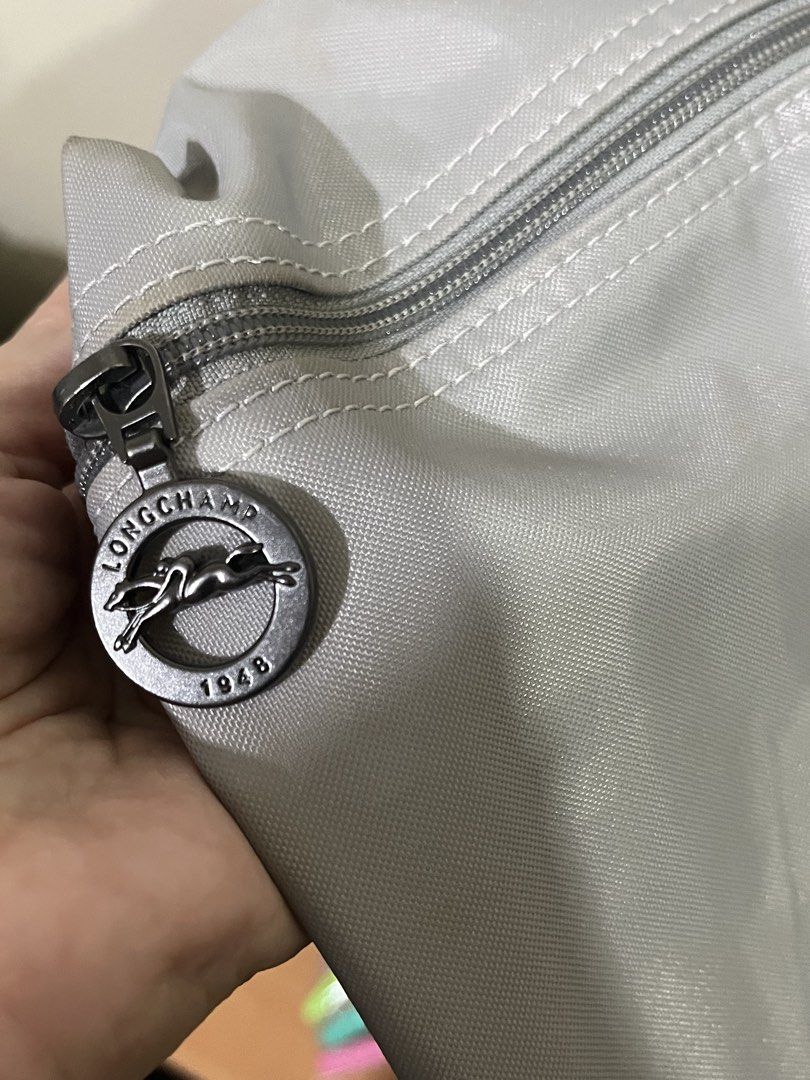 Longchamp Document Holder Briefcase Laptop Bag (Category: Luxury Bags & Wallets) located in Taguig. Submitted by lil.ac (Listing ID 1469408281, Image 3). Description: Storebought. No flaws. Rarely used. Fits up to 17in laptop with space Sturdy. Can be document case too.