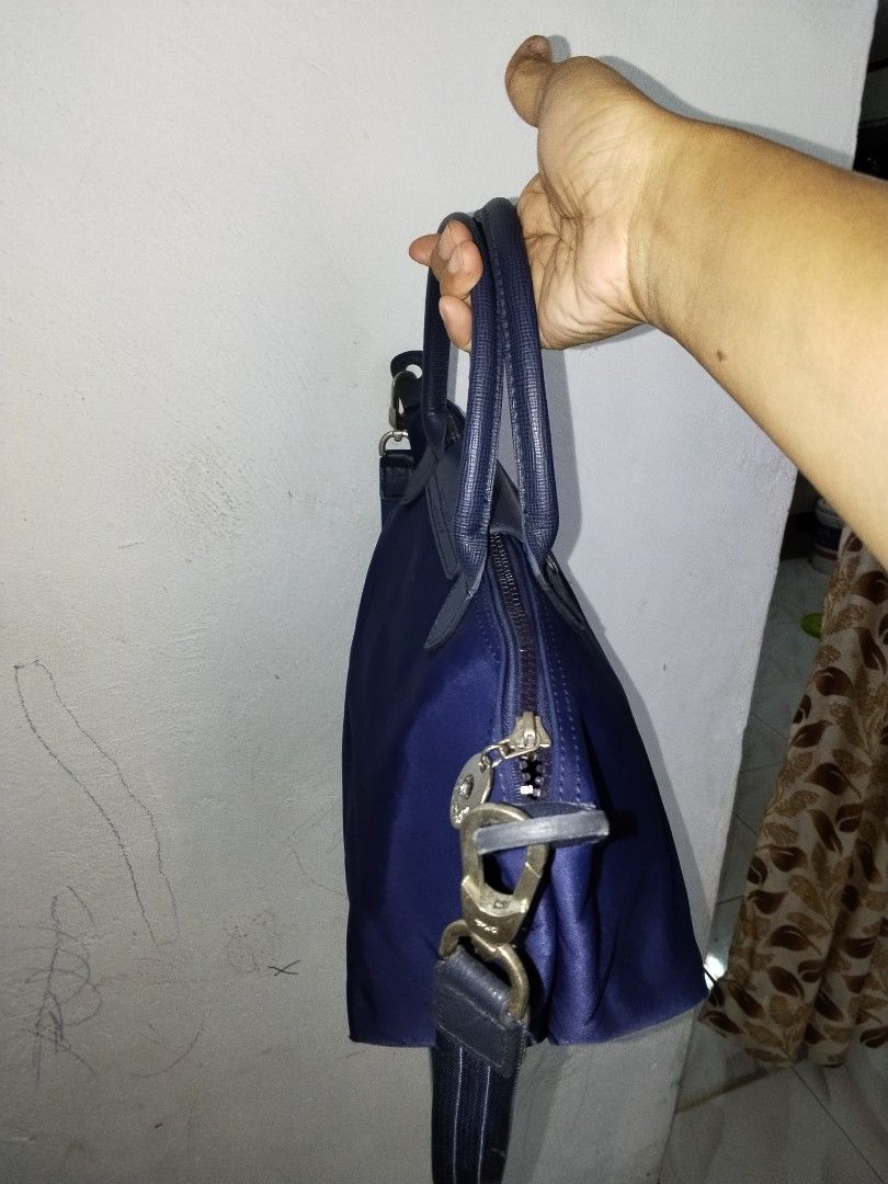 Longchamp Medium (Category: Tote Bags) located in Cavite. Submitted by bagssection04 (Listing ID 1469419128, Image 2). Description: Longchamp 2way medium size dark blue color no issue.