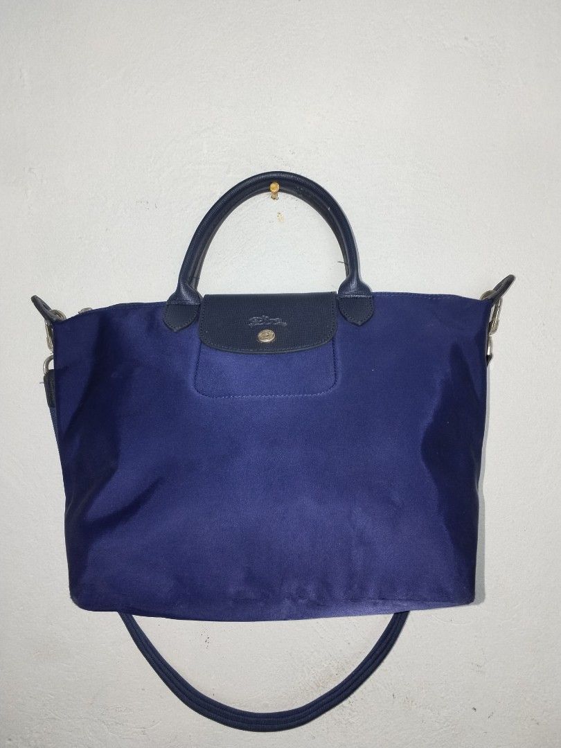 Longchamp Medium (Category: Tote Bags) located in Cavite. Submitted by bagssection04 (Listing ID 1469419128, Image 1). Description: Longchamp 2way medium size dark blue color no issue.