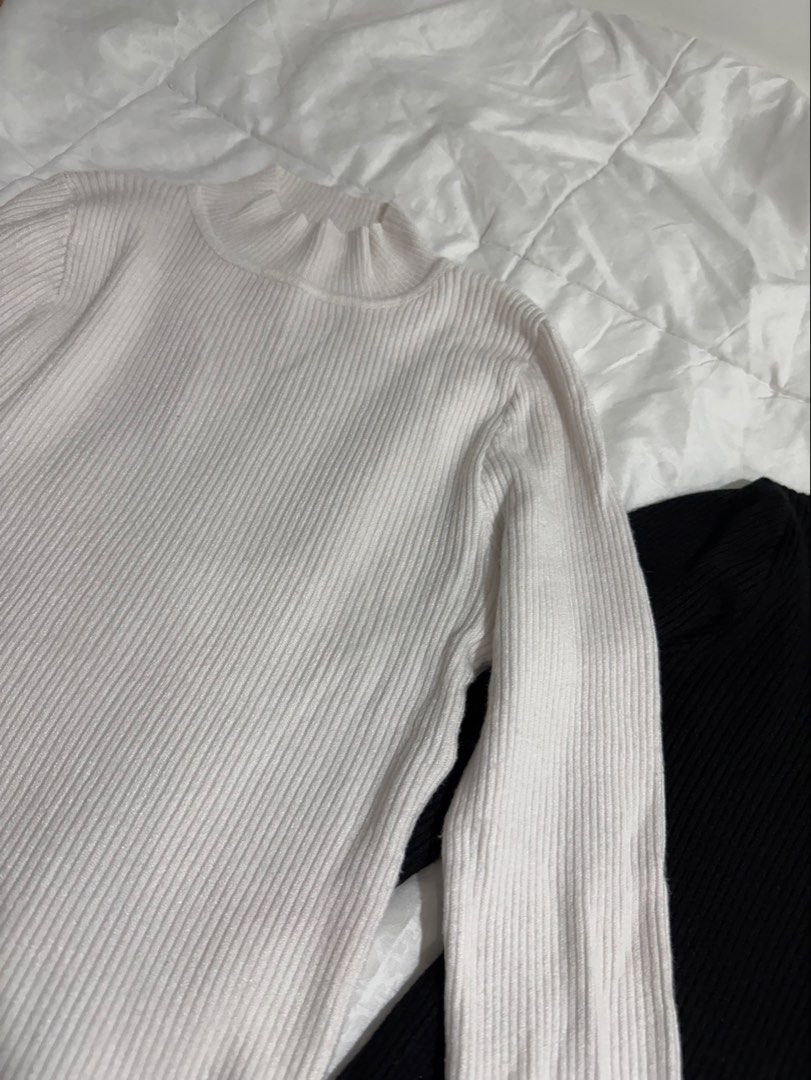 LONGSLEEVE TURTLENECK BUNDLE BLACK AND WHITE (Category: Longsleeves) located in Baler. Submitted by pia_preloved_thrifted (Listing ID 1469519393, Image 3). Description: Preloved S-M MOD: JNT/ORANGE APP CO MOP: GCASH LOC: AURORA PROVINCE.