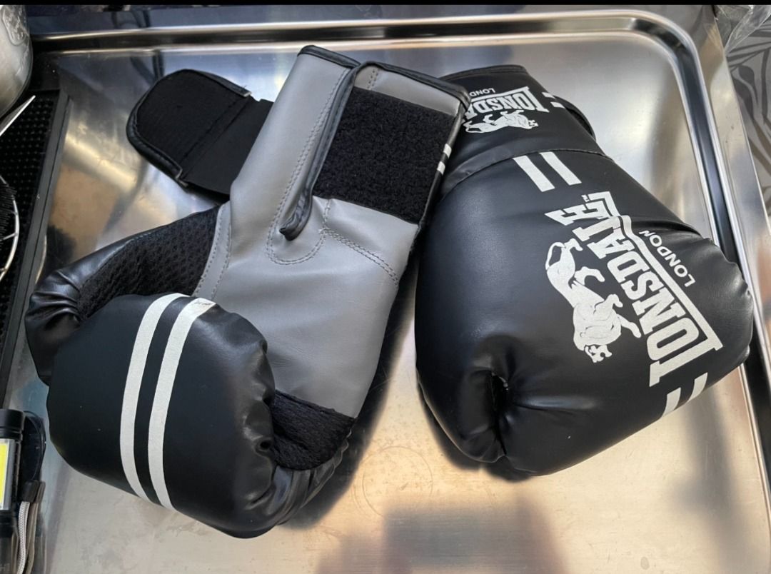 Lonsdale Contender Boxing Gloves (Category: Other Sports Equipment and Supplies) located in Las Pinas. Submitted by elnictomasco (Listing ID 1469434964, Image 1). Description: Lonsdale Contender Boxing Gloves Used once only. Pick up or Shipping: Lalamove 📍Las Pinas City, Metro Manila .