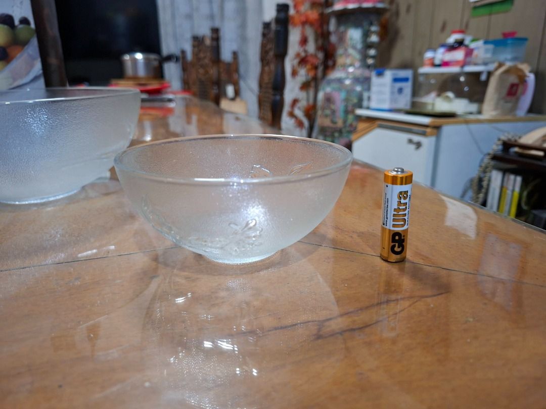 Loop 5pc Frosted Glass Serving Bowl Set (Category: Dinnerware & Cutlery) located in Taguig. Submitted by d_man11 (Listing ID 1469462363, Image 3). Description: - Set includes 1 large central bowl and 4 matching smaller bowls - Elegant frosted glass finish with a carved rose flower pattern - Ideal for serving salads, fruits, or desserts at family gatherings - Perfect condition, no scratches, no cracks - Comes in its original box and has been safel