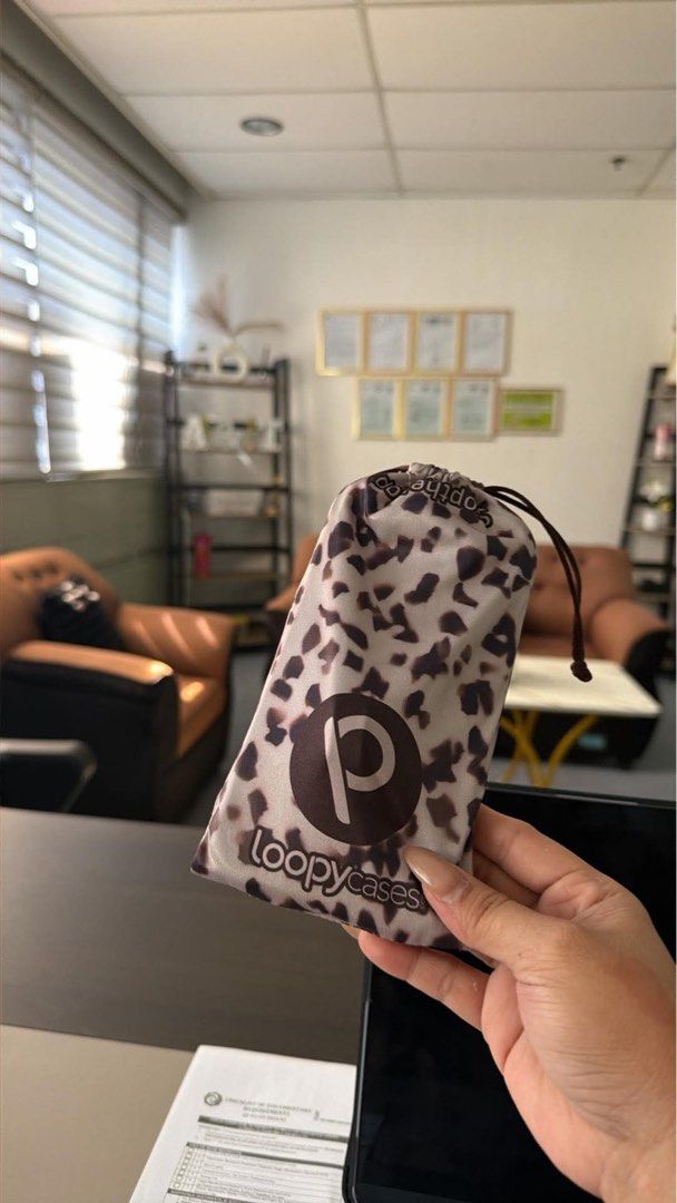 Loopy Iphone 17 Pro Max (Category: Cases & Sleeves) located in Pasig City. Submitted by dannyyyyyyyyd (Listing ID 1469450245, Image 2). Description: Got this 2nd hand already. Used for a day. RFS: not used to the loop. The design is very nice.
