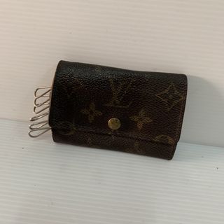 (Category: ) located in . Submitted by vintagebrandedstore (Listing ID 1469416710, Image 1). Description: .