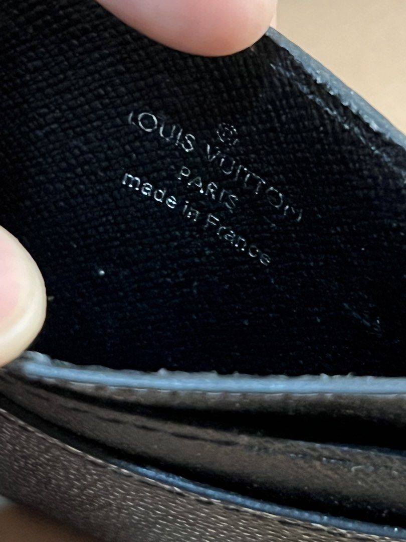 Louis Vuitton Black Leather Card Holder (Category: Luxury Bags & Wallets) located in Gapan. Submitted by lunashop14 (Listing ID 1469400018, Image 2). Description: As you can see may white na siya yun lang issue sa katagalan na siguro pero still ok pa naman matibay. Mag offer na lang po kayu for the last price thank you. - Authentic Louis Vuitton card holder in black textured leather - Multiple card slots on both sides for easy organization - Comp