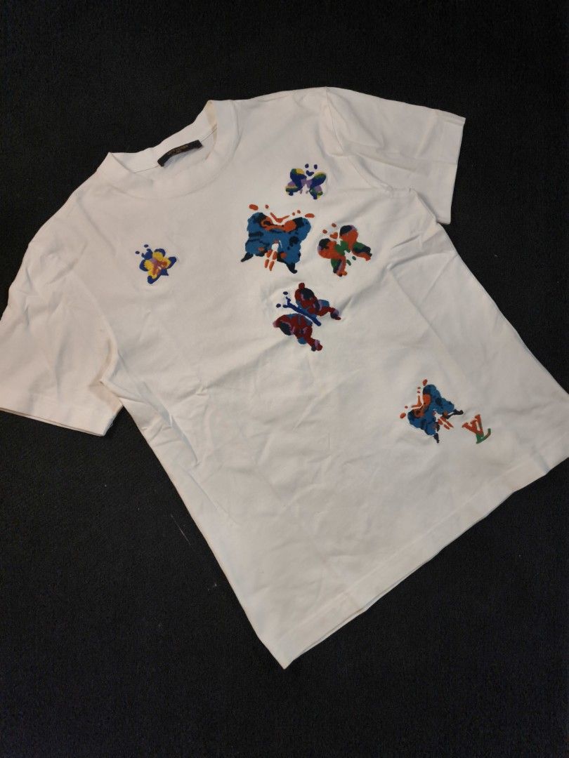 Louis Vuitton Butterfly Embroidered (Category: Tshirts & Polo Shirts ) located in San Fernando. Submitted by retro_d (Listing ID 1469559678, Image 1). Description: - Louis Vuitton Butterfly Embroidered - Condition: Excellent - Color Rate: 9.5/10 - No issue.