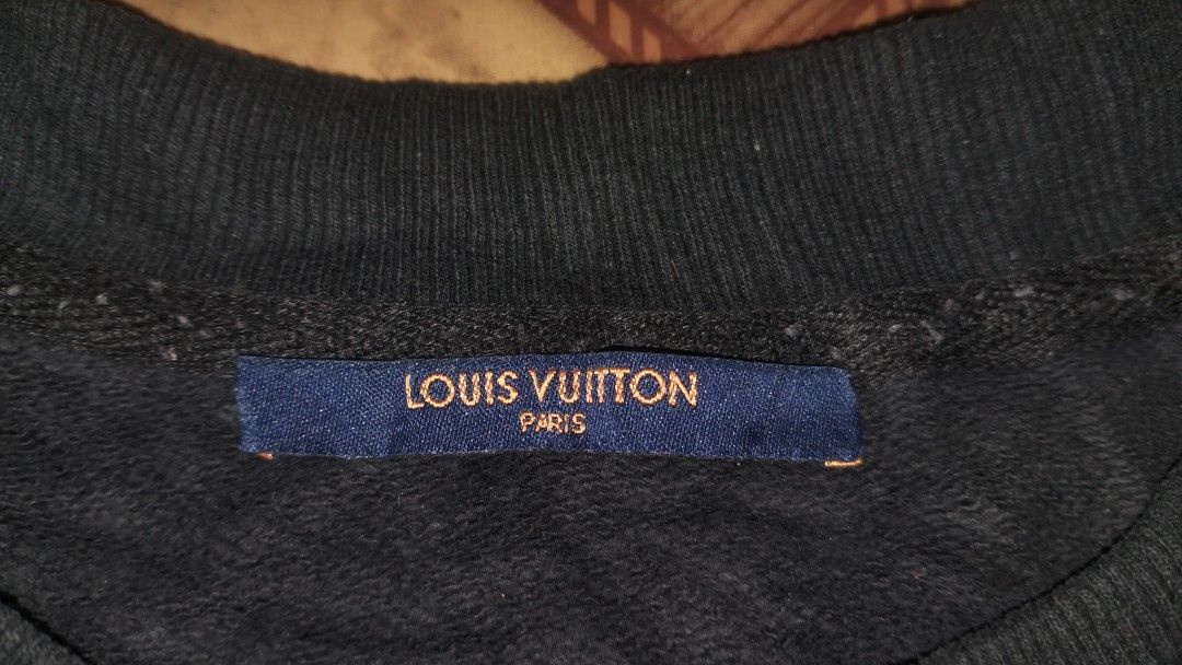 Louis Vuitton crewneck (Category: Luxury Apparel) located in Bulacan. Submitted by ryldeal030912 (Listing ID 1469517055, Image 3). Description: very good condition xs 19" width 24" lenght.