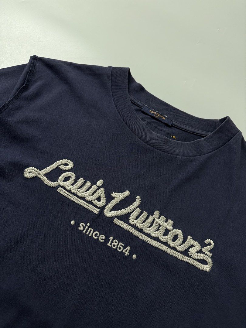 Louis vuitton embroid (Category: Tshirts & Polo Shirts ) located in Pila. Submitted by villanueva80826 (Listing ID 1469532571, Image 3). Description: Louis vuitton embroid Size:medium •Width:20 •Length:27 •Condition:9/10 •Color rate:9/10 Mine:680 +Shipping fee Issue:none Still in good condition Still wearable .