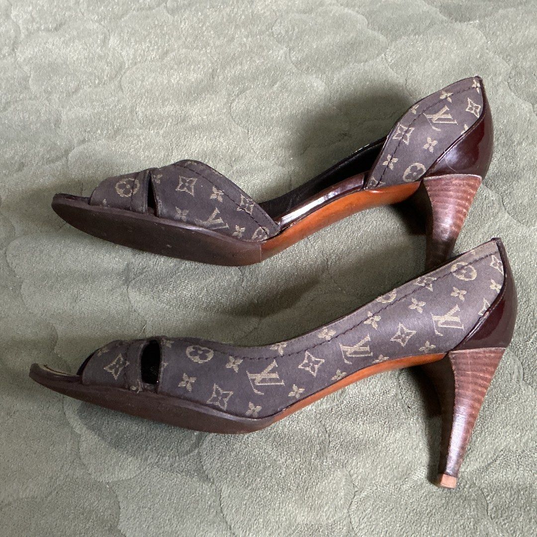 Louis Vuitton heels 36.5 (Category: Heels) located in Angeles City. Submitted by goodbuysathome (Listing ID 1469403559, Image 2). Description: pre-owned Louis Vuitton brown monogram cloth and patent leather D’Orsay open-toe pumps, featuring a criss-cross strap design and metallic gold-tone insoles. Add Sf 55 Gcash payment Lp posted.