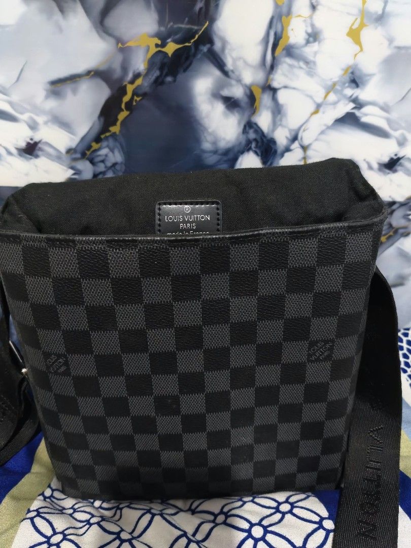 Louis Vuitton LV Messenger Bag (Category: Luxury Bags & Wallets) located in General Trias. Submitted by hungariancheesecake (Listing ID 1469516234, Image 3). Description: Coded Good as new.