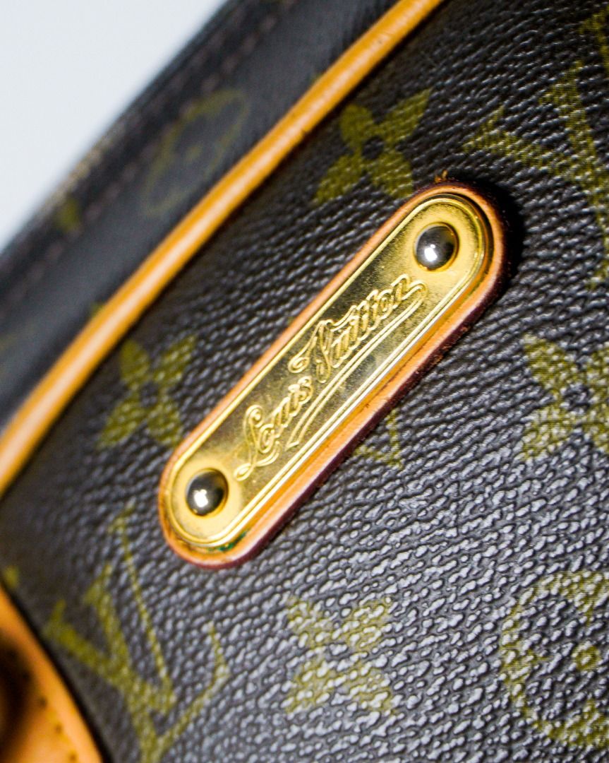 Louis Vuitton Montorgueil PM Monogram Canvas Handbag (Category: Luxury Bags & Wallets) located in Caloocan City. Submitted by truewater_cf3523 (Listing ID 1468833341, Image 3). Description: - Authentic Louis Vuitton Montorgueil PM - Classic Monogram canvas with dual leather top handles - Iconic front brass hardware plaque - Secure zip top closure - Signature side padlock attached - Clean fabric-lined interior - Inclusions: Bag only (no dustbag or