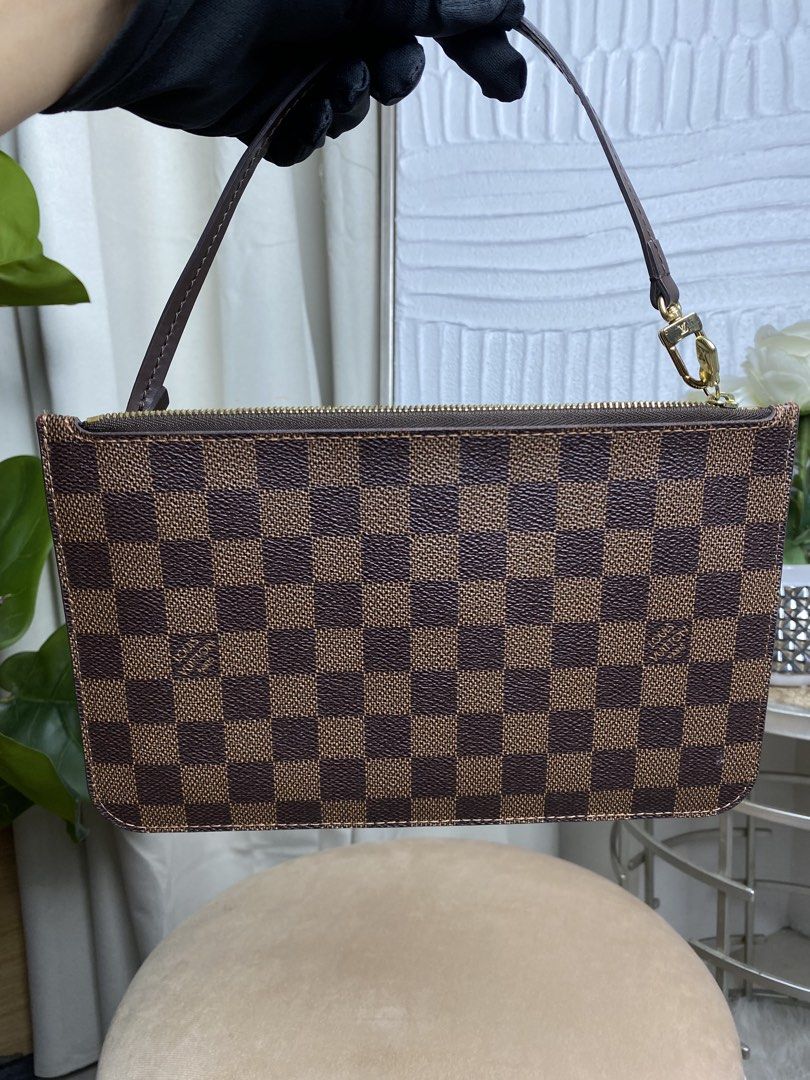 Louis Vuitton Pochette, (Category: Announcements) located in Manila. Submitted by eliseohana (Listing ID 1469402656, Image 1). Description: .