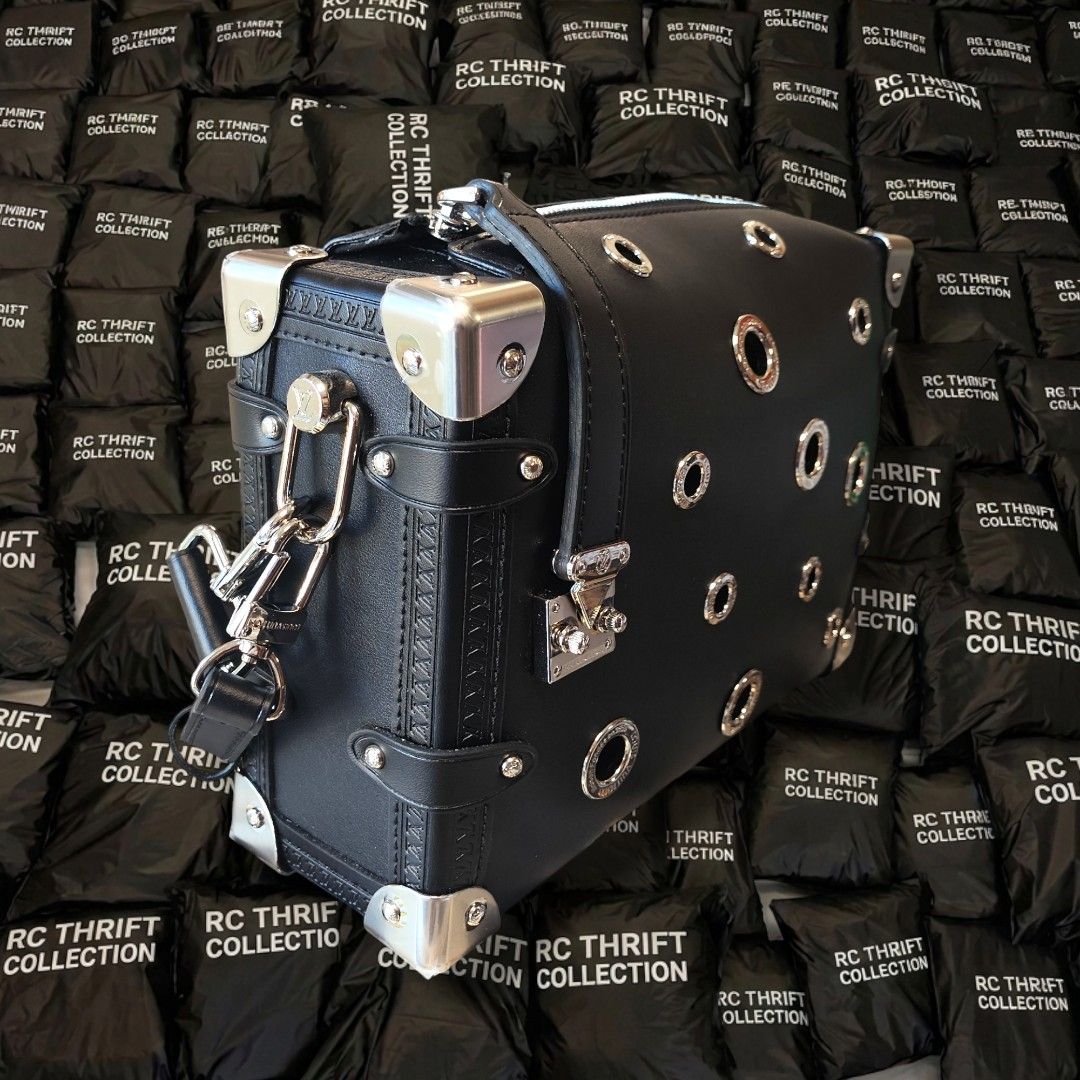 LOUIS VUITTON SIDE TRUNK PM SILVER-TONED ENGRAVED EYELETS (Category: Luxury Bags & Wallets) located in Rizal. Submitted by rcthriftcollection (Listing ID 1469457021, Image 3). Description: LOUIS VUITTON SIDE TRUNK PM SILVER-TONED ENGRAVED EYELETS Unisex Excellent / Asnew No issue DM📥📥📥 Location: MONTALBAN, RODRIGUEZ, RIZAL .