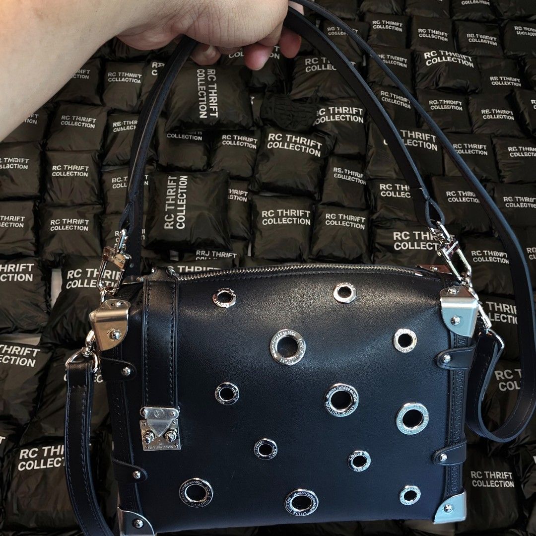 LOUIS VUITTON SIDE TRUNK PM SILVER-TONED ENGRAVED EYELETS (Category: Luxury Bags & Wallets) located in Rizal. Submitted by rcthriftcollection (Listing ID 1469457021, Image 1). Description: LOUIS VUITTON SIDE TRUNK PM SILVER-TONED ENGRAVED EYELETS Unisex Excellent / Asnew No issue DM📥📥📥 Location: MONTALBAN, RODRIGUEZ, RIZAL .