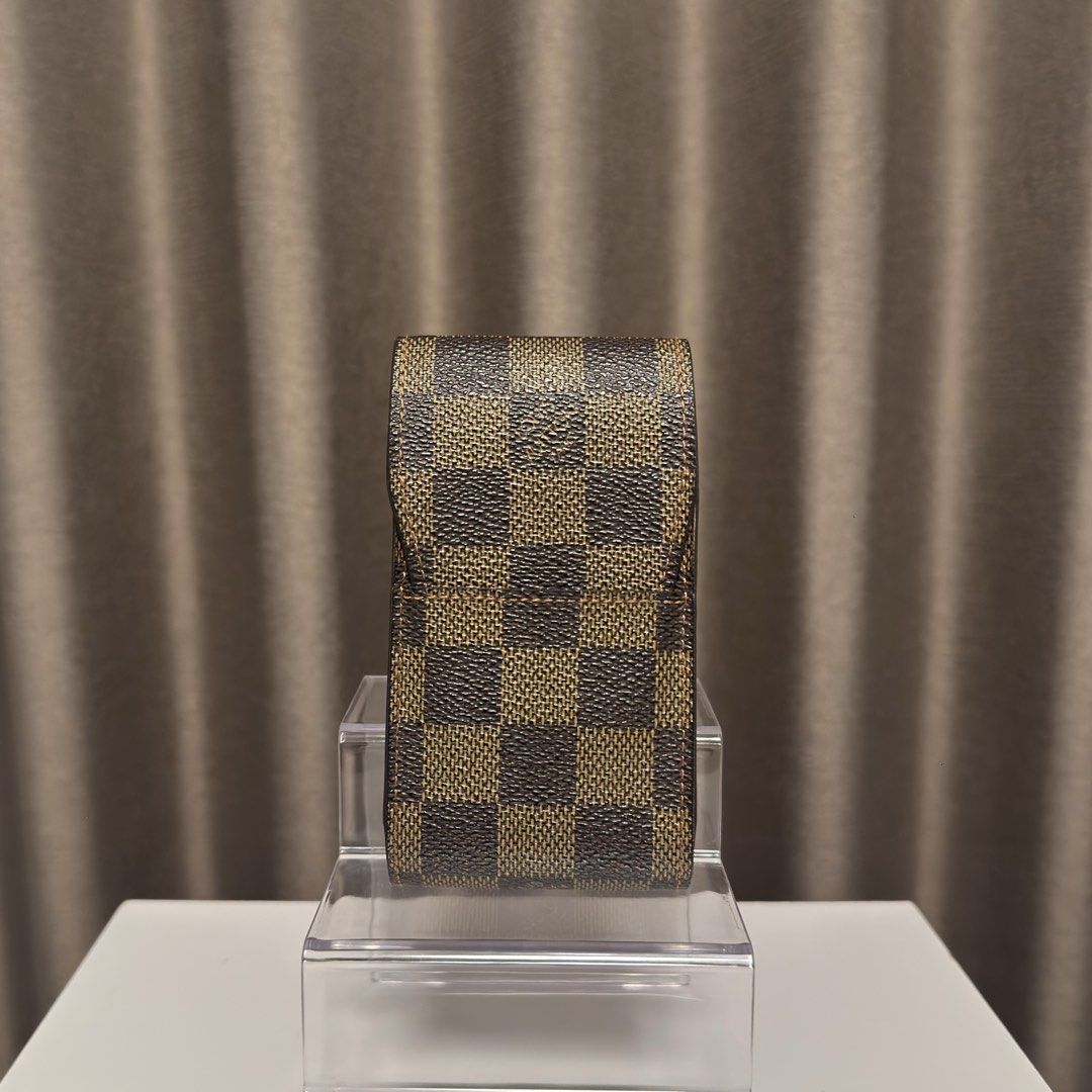 Louis Vuitton small wallet (Category: Luxury Accessories) located in Quezon City. Submitted by hintstreet (Listing ID 1469448851, Image 1). Description: Cigarette case but pwede rin camera case or cardholder .