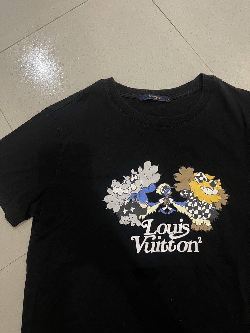 Louis vuitton tee (Category: Formal Shirts) located in San Jacinto. Submitted by clothcartelph (Listing ID 1469417582, Image 3). Description: Size: XL Dimes: 20/27 Width: 20 Length: 27 Issue: ~ Color rate: 9.3/10 .