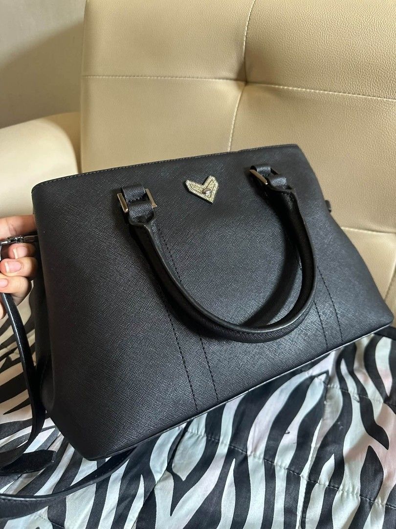 Lovcat bag (Category: Shoulder Bags) located in Las Pinas. Submitted by wisedragon-84af (Listing ID 1469445802, Image 2). Description: .