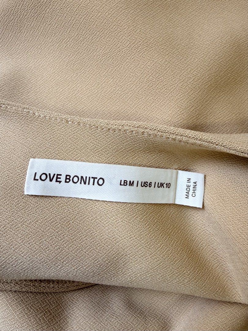 Love Bonito padded top (Category: Sleeveless) located in Tarlac. Submitted by giannisdeclutters4106 (Listing ID 1469508394, Image 2). Description: Good as new Medium on tag With inner pads.