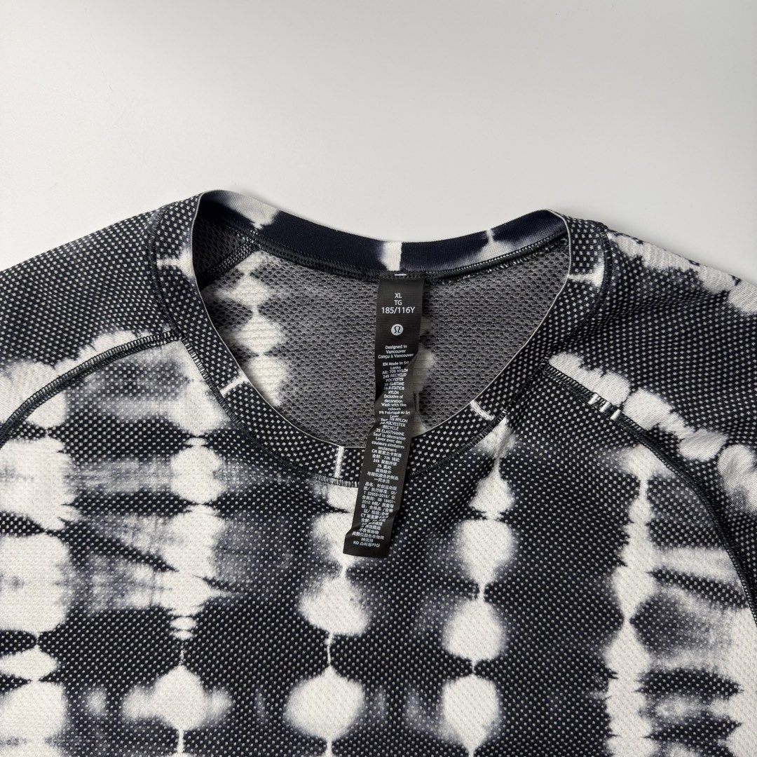 Lulu Lemon (Category: Activewear) located in Quezon City. Submitted by beastmnl (Listing ID 1469480991, Image 3). Description: Dimension 22 width 31.5 length .