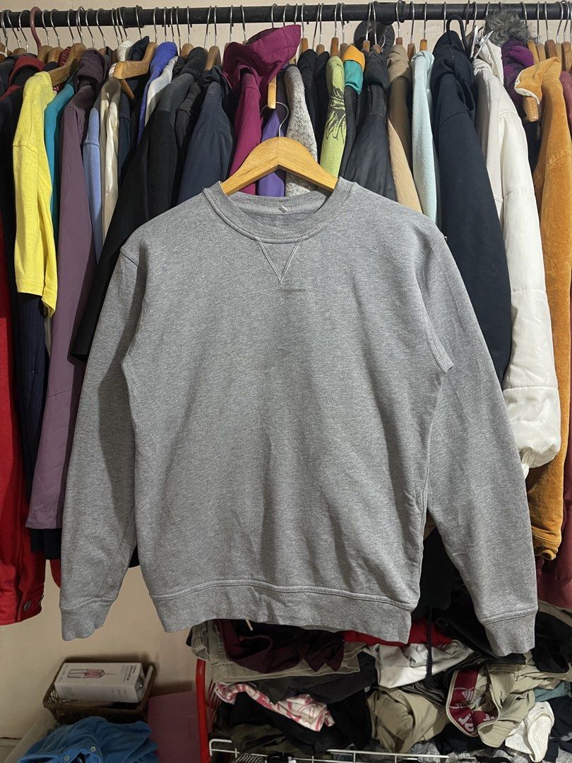 Lululemon All Yours Crew Heathered Core Medium Grey (Category: Activewear) located in Cabuyao City. Submitted by jeirussamson897 (Listing ID 1469418344, Image 2). Description: Lululemon All Yours Crew Heathered Core Medium Grey xs-small 19 width 26 length asnew condition needwash only 9.5/10 499+sf.
