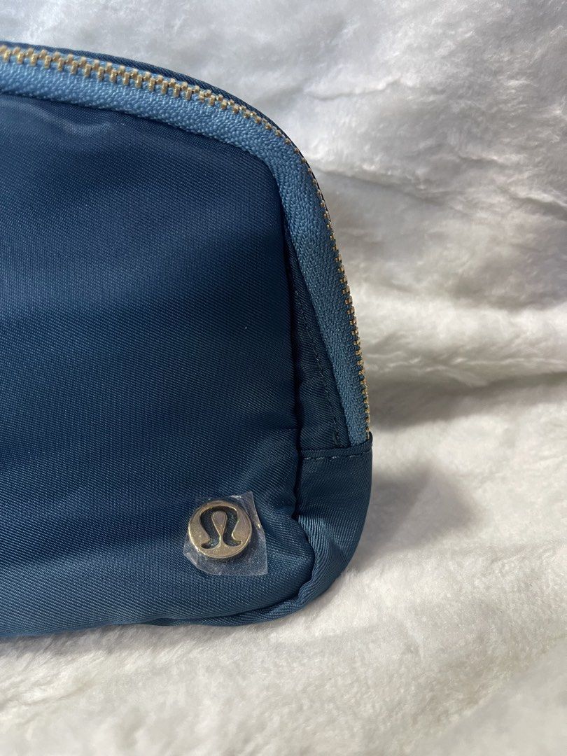 Lululemon beltbag new4 (Category: Cross-body Bags) located in Baguio. Submitted by affordaprice_2600baguio (Listing ID 1469395522, Image 2). Description: From US package Auth.