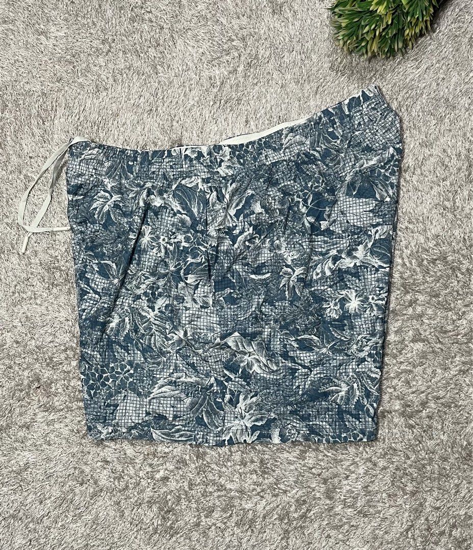 lululemon channel cross swimshort (Category: Shorts) located in Las Pinas. Submitted by moncaz2461827 (Listing ID 1469428485, Image 2). Description: Lvlvlemon channel cross swim short 5 Size xxl on tag Waist 36-40 Length 15.5 (above the knee) Good as new condition Color rate 10/10 No issue 💌.