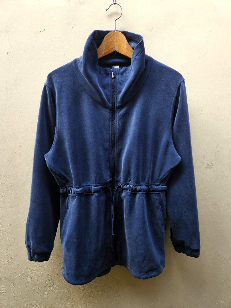 LULULEMON Cinch Waist Softstreme Jacket-Dot 4 (Category: Coats, Jackets and Outerwear) located in San Pablo. Submitted by pablo_pablo25 (Listing ID 1469426063, Image 1). Description: 19x26 dime excellent no issue wash 1st before wearing.