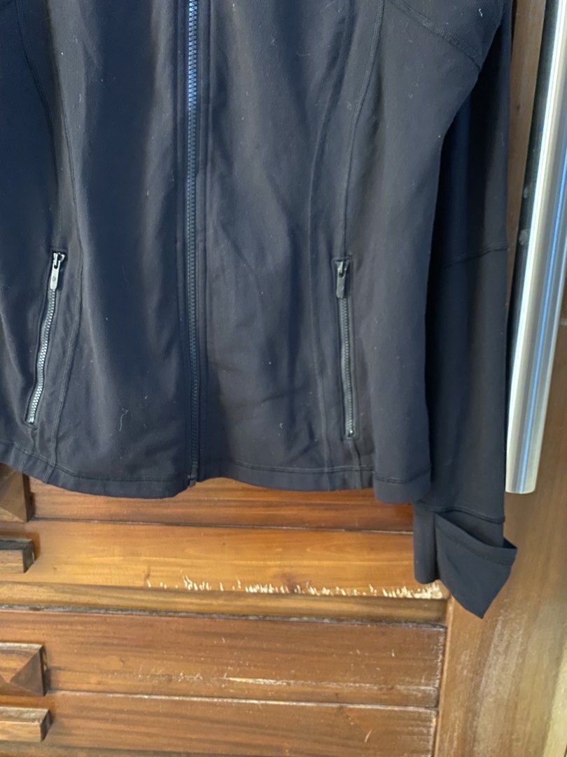 LULULEMON DEFINE JACKET (Category: Activewear) located in Cavite. Submitted by gedom (Listing ID 1469404959, Image 2). Description: Define jacket Dot 14 size Black color rate 9/10 No stain no pin hole Need wash Issue putol lang hawakan ng zipper .