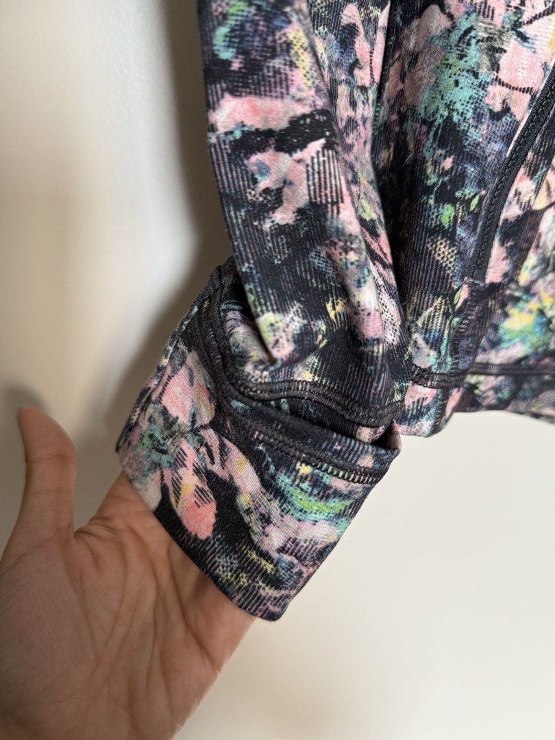 Lululemon Define Jacket Floral design dot 6 (Category: Coats, Jackets and Outerwear) located in Manila. Submitted by xxxara (Listing ID 1469413761, Image 3). Description: dot 6 s-m beautiful design 🌸.