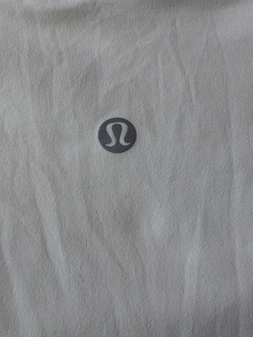 LULULEMON LONGSLEEVE (Category: Activewear) located in Baybay. Submitted by dathrifted (Listing ID 1469520064, Image 3). Description: LULULEMON LONGSLEEVE Width- 14.5 Length- 18.5 EXCELLENT CONDITION HONEST ISSUE: see last picture.