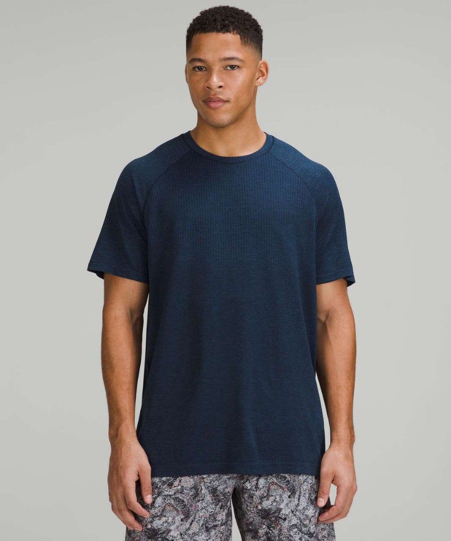 Lululemon Metal Vent Tech (Navy Blue) (Category: Activewear) located in Manila. Submitted by elmer13leg56936 (Listing ID 1469568653, Image 1). Description: Excellent Condition No Issue Size: Large Dimes: 21x28.