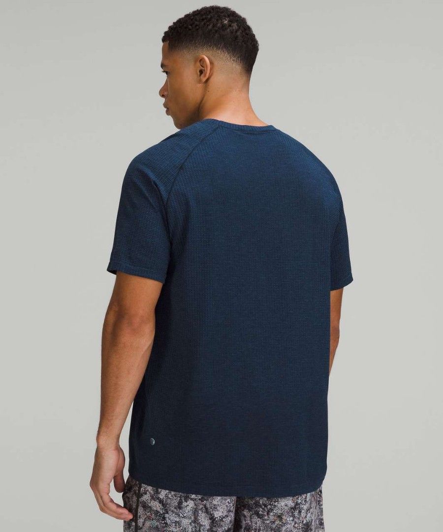 Lululemon Metal Vent Tech (Navy Blue) (Category: Activewear) located in Manila. Submitted by elmer13leg56936 (Listing ID 1469568653, Image 2). Description: Excellent Condition No Issue Size: Large Dimes: 21x28.