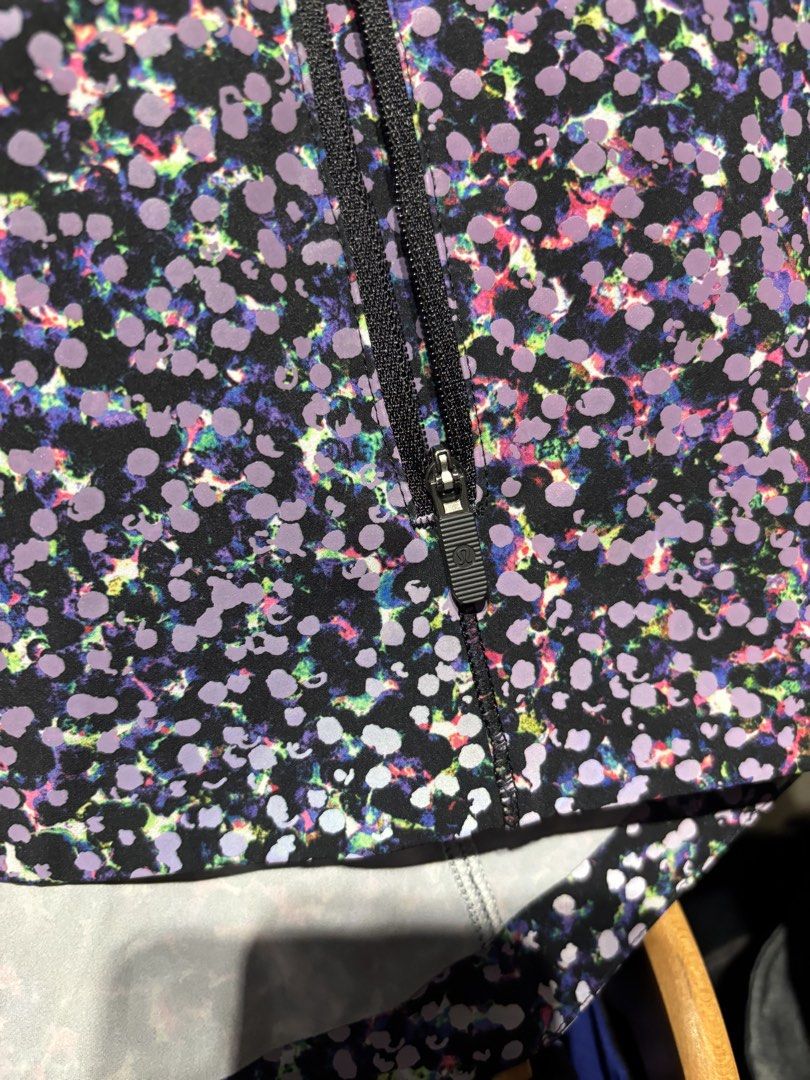 Lululemon Mist Over Windbreaker (SeaWheeze Edition) (Category: Coats, Jackets and Outerwear) located in San Fernando. Submitted by kayemanalac_05 (Listing ID 1469533995, Image 3). Description: Large Length front 24 Length back 27 Width 18.
