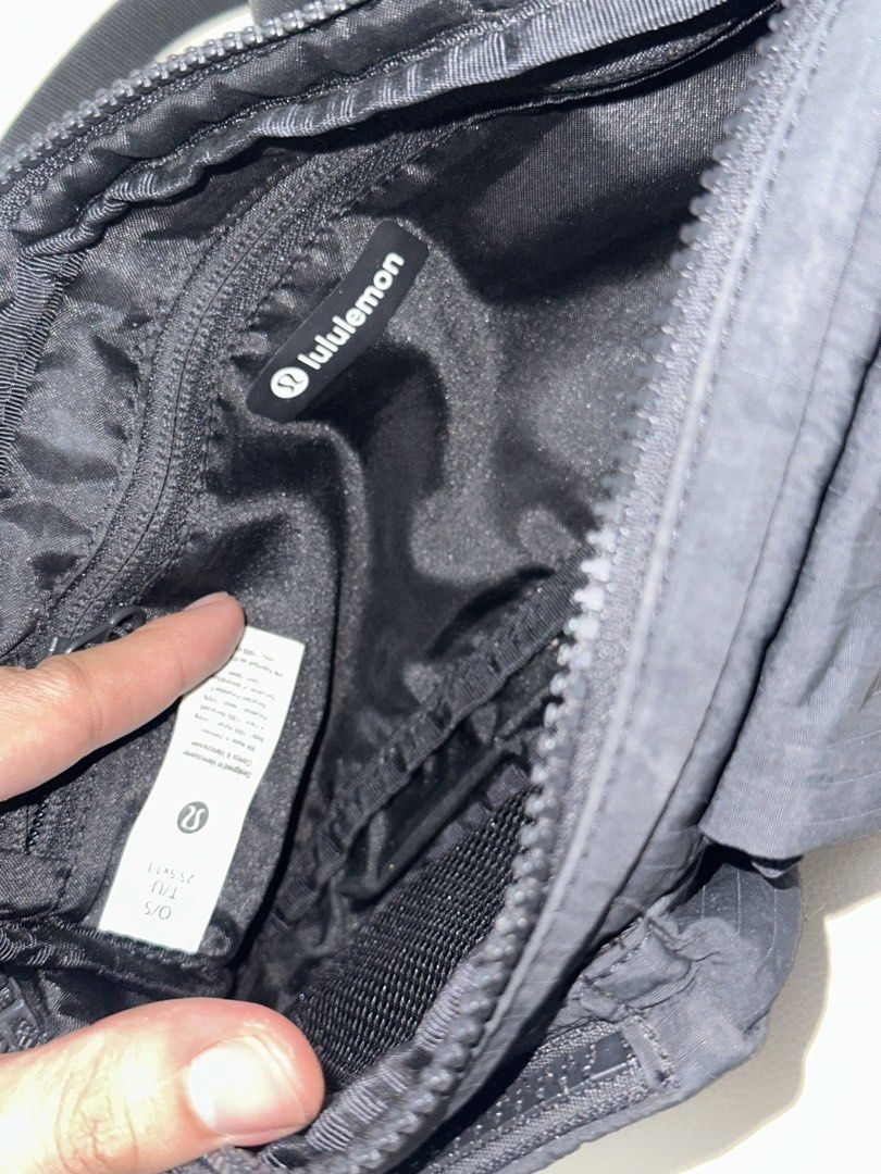 Lululemon Multi-Pocket Crossbody Bag 2.5L (Category: Luxury Bags & Wallets) located in Pasay City. Submitted by itsmeazula (Listing ID 1469462549, Image 2). Description: Bag dimensions: 25.5cm x 4cm x 13cm (10" x 1.6" x 5.1") Strap length when fully extended: 140cm (55.1") Volume: 2.5L Product Features Adjustable shoulder strap for comfortable carrying Zippered exterior pockets Exterior flap-front pocket with magnetic snap closure Clip your favou