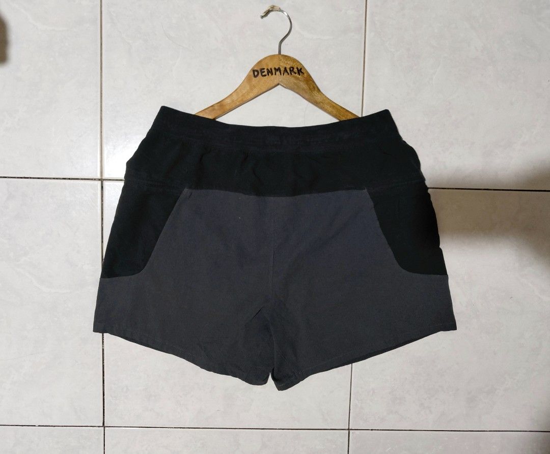 LULULEMON NAMASTE AT THE BEACH SHORT (Category: Activewear) located in Bato. Submitted by djuera92 (Listing ID 1469527611, Image 2). Description: LULULEMON NAMASTE AT THE BEACH ✅QUICKDRY ️✅️STRETCH ✅️WITH INNER BRIEF SIZE M 30-31 SLIM LENGTH 15 ABOV KNEE EXCELLENT! CLAIM 700 PM📩📩.