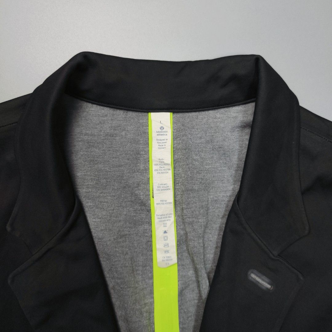 LULULEMON PUFFER BLAZER (Category: Coats, Jackets and Outerwear) located in Baguio. Submitted by nikholeisshop29 (Listing ID 1469555303, Image 3). Description: LULULEMON PUFFER BLAZER 800 + SF L on tag L:29 | W:22 Excellent condition Color rate:10/10.