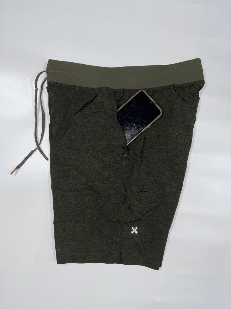lululemon short (Category: Activewear) located in Silay City. Submitted by sheen_silyow14 (Listing ID 1469513325, Image 1). Description: WTS! Lululemon Short rare (actual color army green) waistline 30 to 32 length 18.5 Good asnew condition colorate 9.8/10 no flaws Dm if you interested 📩.