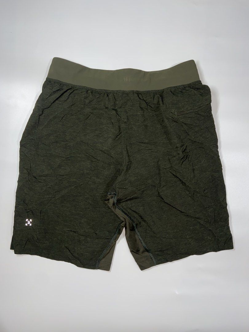 lululemon short (Category: Activewear) located in Silay City. Submitted by sheen_silyow14 (Listing ID 1469513325, Image 2). Description: WTS! Lululemon Short rare (actual color army green) waistline 30 to 32 length 18.5 Good asnew condition colorate 9.8/10 no flaws Dm if you interested 📩.