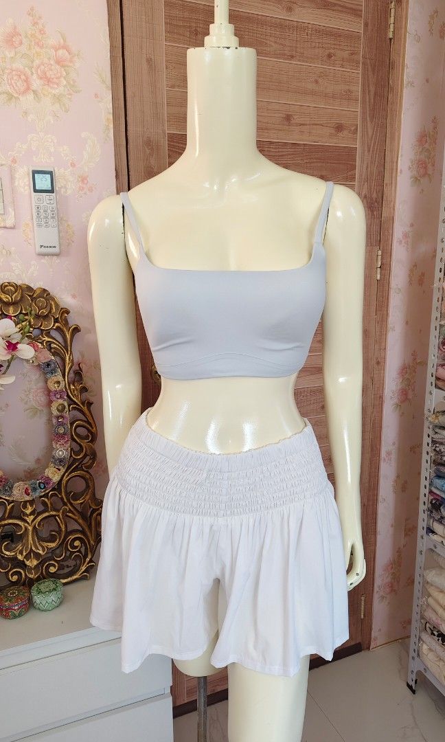 Lululemon Skirt & Bra Top (Category: Dresses) located in Pagudpud. Submitted by altheacee063978 (Listing ID 1469472507, Image 2). Description: s-m.