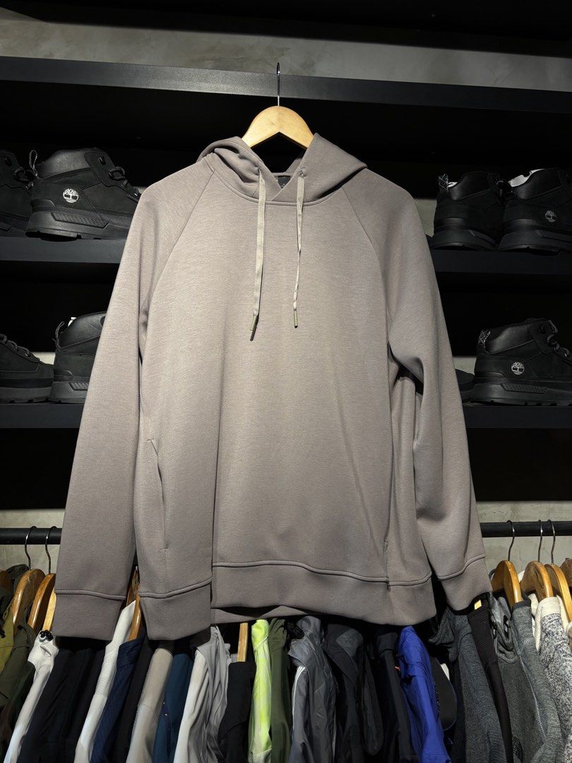 Lululemon Smooth Spacer Classic-Fit Pullover Hoodie (Category: Hoodies) located in San Fernando. Submitted by kayemanalac_05 (Listing ID 1469533384, Image 1). Description: Medium Length 28 Width 24.