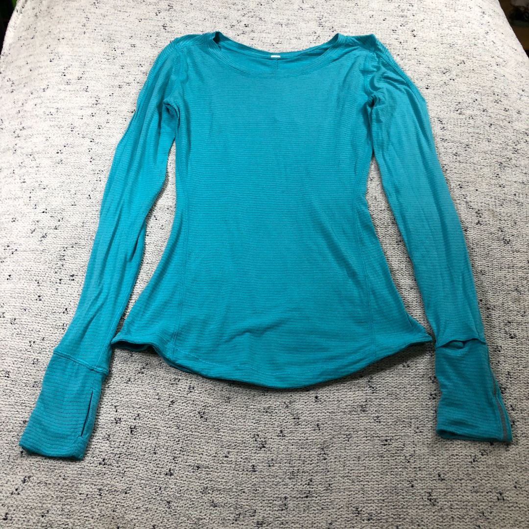 Lululemon Swiftly Tech Long Sleeve Crew Bleacher Blue (Category: Activewear) located in Santa Rosa. Submitted by sergids (Listing ID 1469467076, Image 2). Description: Lululemon Swiftly Tech Long Sleeve Crew Bleacher Blue Check fitting tops to ensure this fits you. Dimensions below are exact measurements, see pics as well for comparison. 9/10 Condition and Colorway Dimensions: Check pic slide for actual size and dimensions. J&T or Lalamove only. 