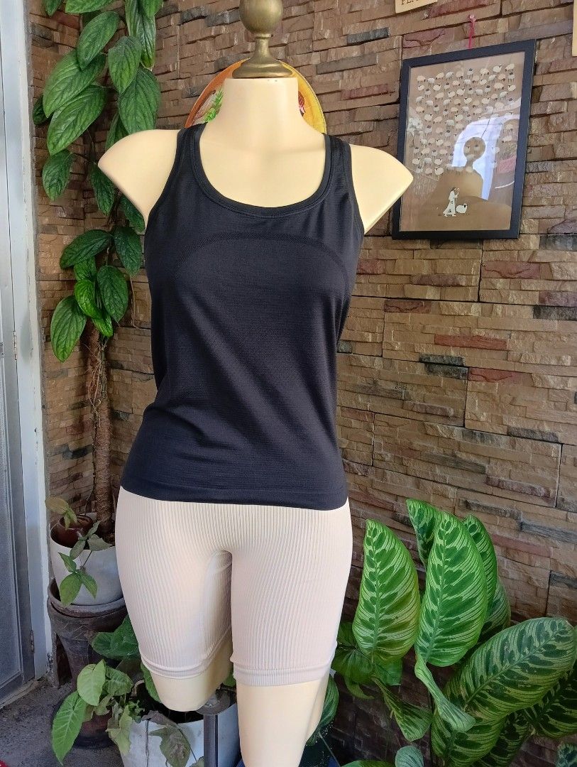 Lululemon Tank Top (Category: Activewear) located in Rizal. Submitted by timeless_shop (Listing ID 1469457381, Image 2). Description: ORIGINAL Lululemon Swiftly Tech Racerback Tank - Black Size 6 📏 Width: 15 inches lay flat 📏 Size Fit: Small to Medium Bust 32-34 📏 Length: 21 inches 💯 Good Condition: 9.9/10 - Like New! 🎨 Color Rate: 9.9/10 - Buo pa kulay! 👕 Maayos at malinis din. hindi ito laspag. 🧵 Quality ng Fabric: - Original Lululemon S