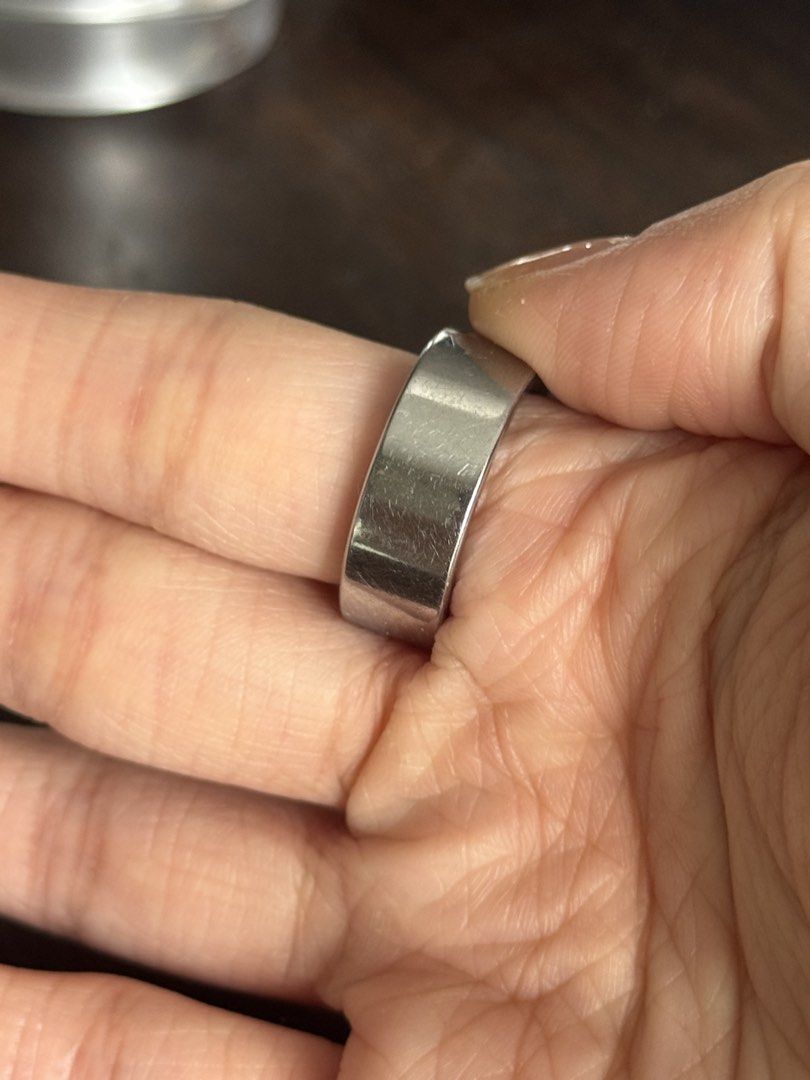 Luna Ring Gen 2 Smart Ring – Silver, Size 7 (Category: Wearables & Smart Watches) located in San Juan City. Submitted by mctangco (Listing ID 1469398215, Image 3). Description: Similar to Oura Ring without the subscription Key Features: * AI Health Coach – Chat with your personal AI health coach and get personalized answers and recommendations based on the health data collected by your ring *Sleep tracking and sleep quality insights * Heart rate 