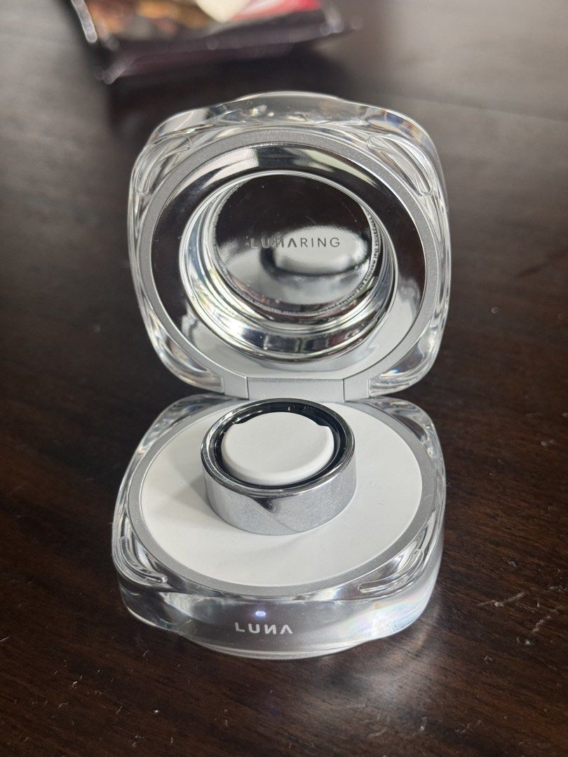 Luna Ring Gen 2 Smart Ring – Silver, Size 7 (Category: Wearables & Smart Watches) located in San Juan City. Submitted by mctangco (Listing ID 1469398215, Image 1). Description: Similar to Oura Ring without the subscription Key Features: * AI Health Coach – Chat with your personal AI health coach and get personalized answers and recommendations based on the health data collected by your ring *Sleep tracking and sleep quality insights * Heart rate 