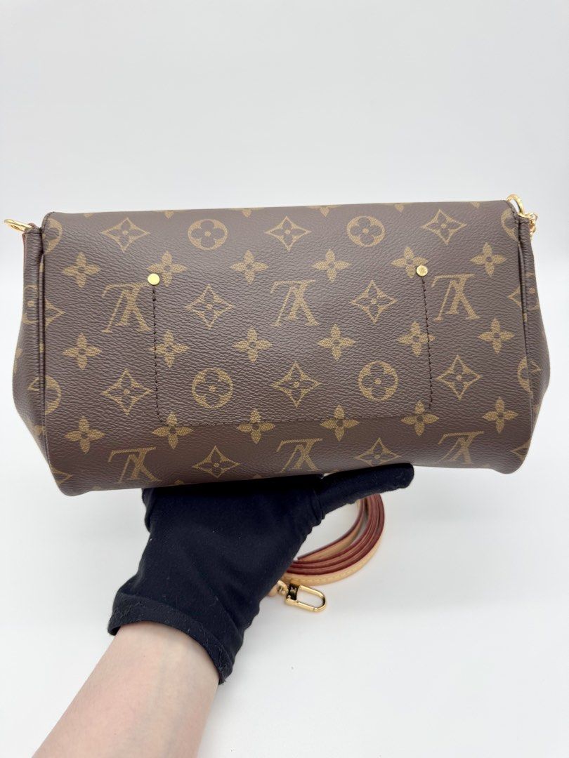 LV Favorite MM Monogram Crossbody Bag (Category: Cross-body Bags) located in Tiaong. Submitted by purseloveph (Listing ID 1469547869, Image 2). Description: ❣️PLEASE TAKE THE TIME TO READ❣️ LV Favorite MM Monogram Crossbody Bag Approx 26 x 15 x 4 cm Comes with dust bag Condition: overall in excellent like new condition with minimal discoloration, light patina Date Code: AR1211 📌ONHAND? Yes 📌STILL AVAILABLE? Item not marked as sold means availab