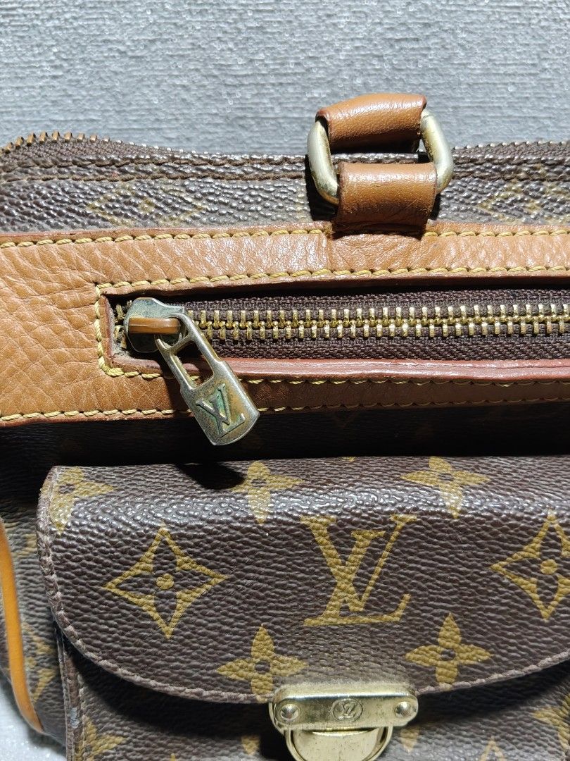 LV MATHAN BAG (Category: Luxury Bags & Wallets) located in Valencia. Submitted by coolwolf_27a64f (Listing ID 1469455439, Image 3). Description: Good condition issue main zipper hindi na nag lolock bought from a Mayor garage sale 20years na sa wife No code.